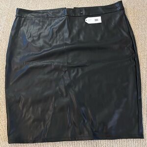 Chic Black Faux Leather Pencil Skirt